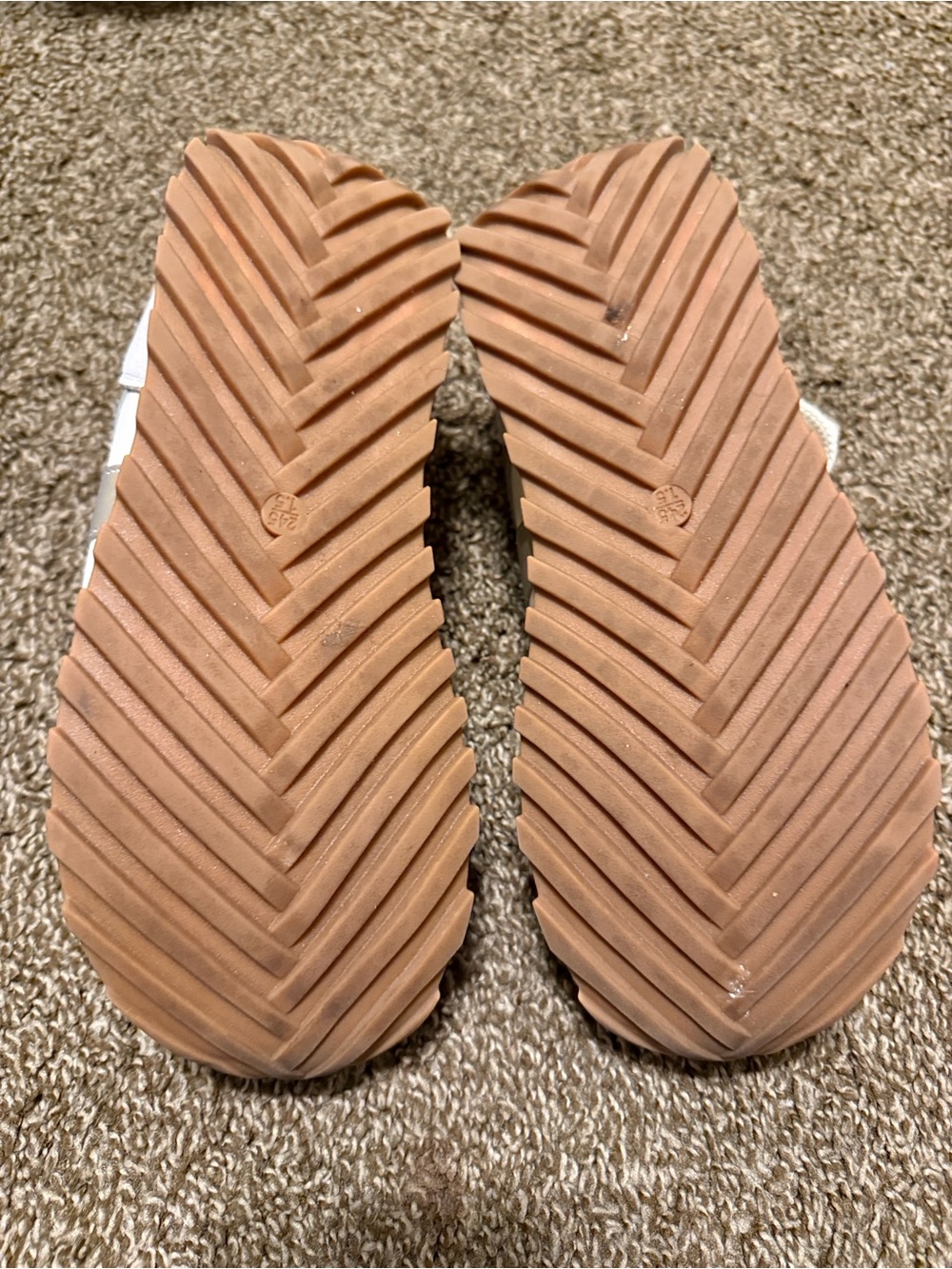 Somiliss Classic Women's Cream Lace-Up Sneakers - Picture 10 of 12
